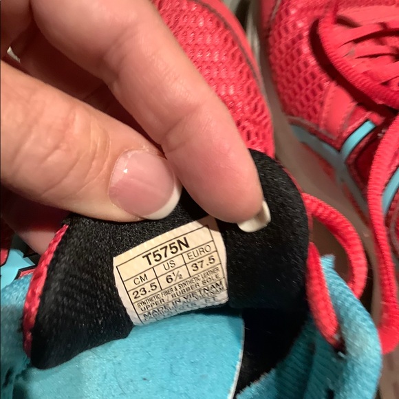 ASICS - Picture 4 of 4